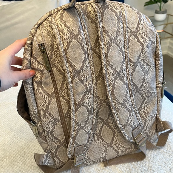 Honest company diaper backpack - Picture 5 of 7